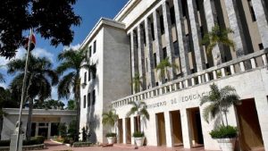 Auditoría CC revela irregularidad  millonaria en Ministerio Educación