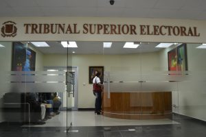 Aplazan sin fecha la elección de los jueces del Tribunal Superior Electoral