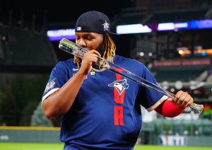 Dominicano Vladimir Guerrero Jr. celebra premio en Juego de Estrellas