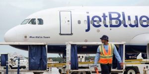 La Junta de Aviación Civil investigará aerolínea JetBlue por retrasos vuelos