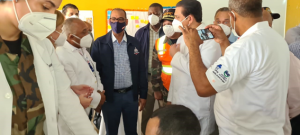 Ministro de OP y la Vicepresidenta supervisan vacunación en Santiago