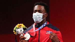 Zacarías Bonnat gana primera medalla de la historia en pesas para Dominicana