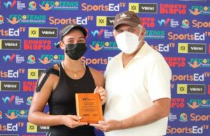 Dominicana Ana Zamburek triunfa por partida doble Copa Pelícano de Tenis
