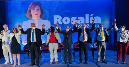 Editrudis Beltrán recibe apoyo Rosalía Sosa para la rectoría de la UASD