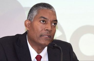 Evangélicos fustigan decisión del TC sobre uniformados gays