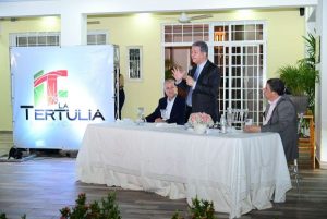Leonel participa en Tertulia Filosófica y Cultural de Santiago