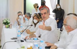 AZUA: Presidente Abinader anuncia construcción de extensión de la UASD