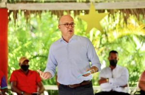 Domínguez cuestiona Presidente por préstamos millonarios