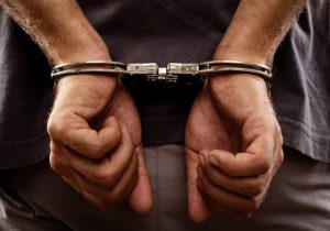 NY: Arrestan dominicano falsificaba tablillas vehículos y vendía a narcos