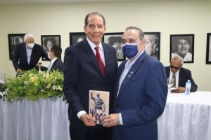 Juan J. Encarnación pone circular libro «Soldados de la Democracia»