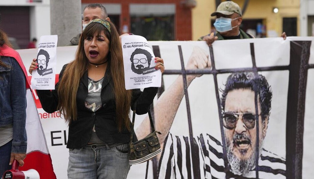 PERÚ: Rechazo a la violencia tras la muerte de Abimael Guzmán imagen