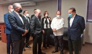 Danilo acude funeraria a dar el pésame Antún por muerte madre Danilo acude funeraria a dar el pésame Antún por muerte madre