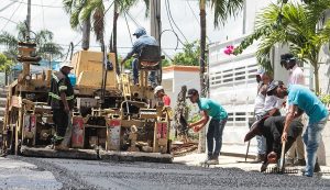 Obras Públicas inicia asfaltado Samaná y María T. Sánchez