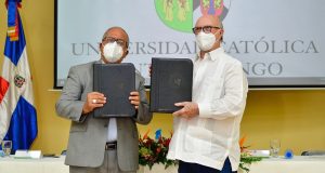 Universidad Católica e Instituto Peña Gómez firman convenio