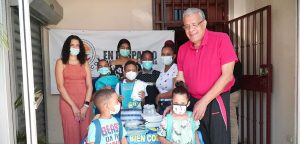 Presidente de Unión Demócrata Cristiana entrega útiles escolares Presidente de Unión Demócrata Cristiana entrega útiles escolares