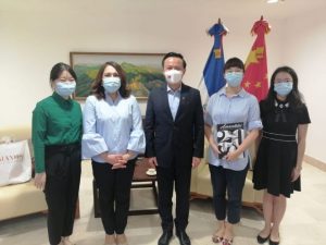 Presidenta de Acroarte visita embajador de China en RD