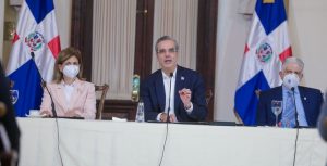 Abinader presenta estrategia para convertir RD líder competitividad