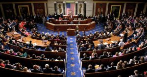 EE.UU: Cámara aprueba destinar 830.000 millones para la defensa