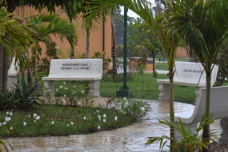 Víctor Martínez desvela banco en el parque Memorial Los Palmeros