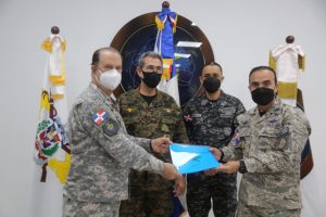 Ministro Defensa designa nuevo jefe Comando Conjunto de FFAA