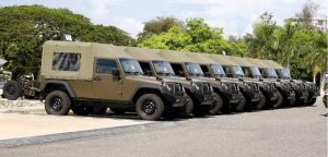 EE.UU. dona 8 vehículos militares para patrullar frontera con Haití