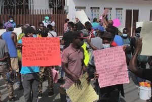 Haitianos marchan en el sur de México y piden agilizar papeles