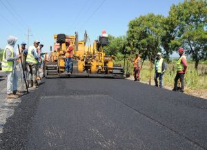 Garantizan en un mes terminarán la carretera San Juan-Las Matas