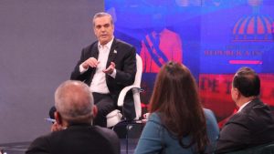 Presidente Abinader defiende la gran cantidad compra de vacunas