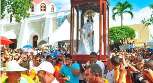 Dominicanos acuden Santo Cerro  Día de la Virgen de Las Mercedes