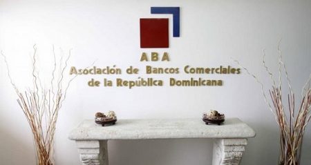 Bancos dominicanos exigirán también tarjeta vacunación Bancos dominicanos exigirán también tarjeta vacunación