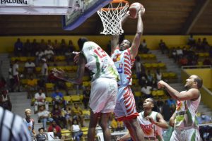 Quisqueya y Retiro 23 triunfan en inicio semifinal basket superior SPM