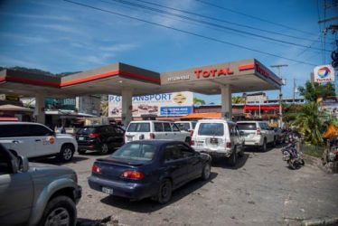 Denuncian robo de combustibles por las pandillas de Haití