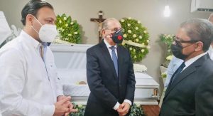 Danilo Medina da pésame Marino Collante por muerte madre