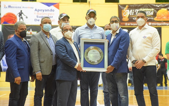 Inicia fiesta del baloncesto de Moca con victoria del San Sebastián y La Cancha imagen