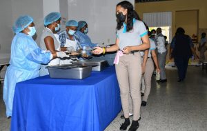 Inician Jornada Escolar Extendida con almuerzo alumnos y docentes