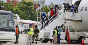 La ONU condena sistemática deportación de haitianos de EU