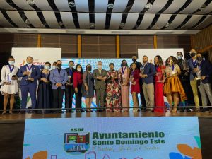 Ayuntamiento reconoce jóvenes destacados Santo Domingo Este 