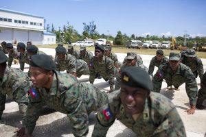 Militares de Haití denuncian un freno al crecimiento del ejército