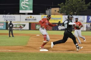 Aguilas siguen firmes en primero; Estrellas y Toros ganan beisbol