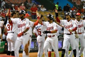 Iván Nova y Aaron Hicks guían a Leones; Gigantes y Toros ganan