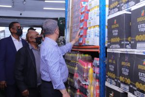 Leonel recorre barrios de la zona norte del Distrito Nacional