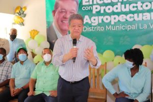 Leonel juramenta dirigentes deportivos y políticos en SDN