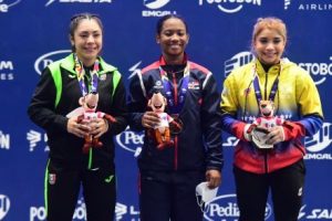 Dahiana Ortiz corona con oro y dos récords en pesas Juegos Cali