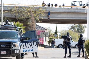 MEXICO: Hallan diez cuerpos colgados en puente de Zacatecas