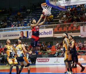 Club Centro clasifica a semifinal torneo basket superior de Higüey