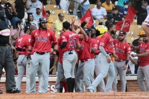 Leones vencen Aguilas; se colocan a un paso semifinal beisbol de RD