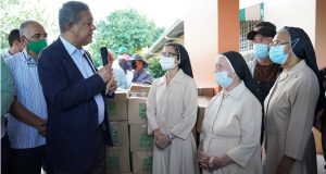 Leonel entrega regalos Navidad entidades con grupos vulnerables