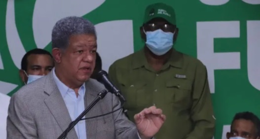 Leonel advierte al Gobierno y el PRM que «e pa fuera que van» imagen