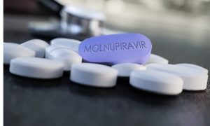 Autorizan en Estados Unidos una segunda píldora contra COVID-19