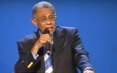 Molina respalda a Trump en su ataque a Irán y critica al Papa